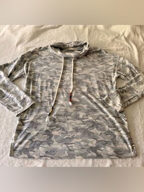 Hem & Thread Cowl Neck Light Grey Camouflage Pullover L